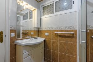 A bathroom at Orlando very nice apartment by AltamarHomes