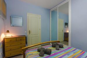 A bed or beds in a room at Orlando very nice apartment by AltamarHomes