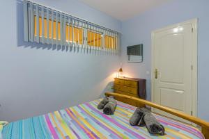 A bed or beds in a room at Orlando very nice apartment by AltamarHomes