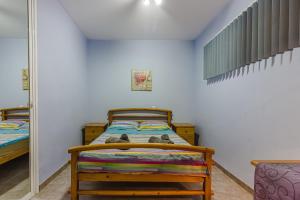 A bed or beds in a room at Orlando very nice apartment by AltamarHomes