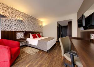 Postel nebo postele na pokoji v ubytování Quality Hotel Curitiba
