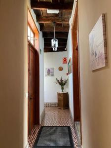 a hallway with a door and a tiled floor at Casa emblemática Buenavista del Norte in Buenavista del Norte