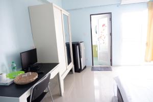 a room with a desk with a computer and a mirror at V at Bangsaen in Bangsaen