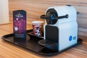 Comodidades para preparar café e chá em Star G Hotel Premium München Domagkstraße