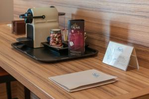 Comodidades para preparar café e chá em Star G Hotel Premium München Domagkstraße