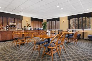 Restoran ili drugo mesto za obedovanje u objektu Wyndham Garden Williamsburg Busch Gardens Area