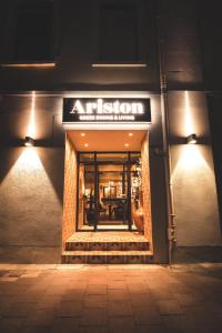 Zugang zu einem Restaurant in der Nacht in der Unterkunft Hotel Ariston in Lahnstein