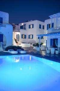 Πισίνα στο ή κοντά στο Olive Tree, Mykonos Town 2BRM Apartment with Pool