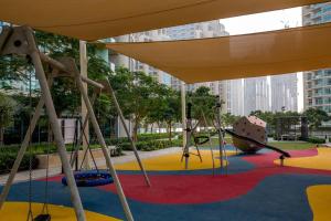 Zona de juegos infantil en FIRST CLASS 3BR with full BURJ KHALIFA and FOUNTAIN VIEW
