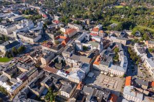 Nespecifikovaný výhled na destinaci Piotrków Trybunalski nebo výhled na město při pohledu z aparthotelu