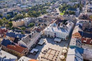 Nespecifikovaný výhled na destinaci Piotrków Trybunalski nebo výhled na město při pohledu z aparthotelu