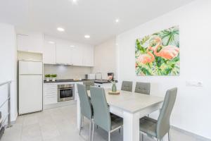 Kuchyňa alebo kuchynka v ubytovaní Apart-rent Apartment Gran reserva 0076