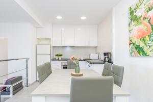Kuchyňa alebo kuchynka v ubytovaní Apart-rent Apartment Gran reserva 0076