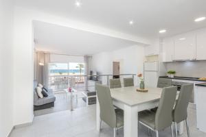 Kuchyňa alebo kuchynka v ubytovaní Apart-rent Apartment Gran reserva 0076