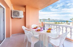 Balkón alebo terasa v ubytovaní Apart-rent Apartment Gran reserva 0076