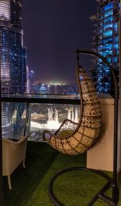 Zona de estar de FIRST CLASS 3BR with full BURJ KHALIFA and FOUNTAIN VIEW