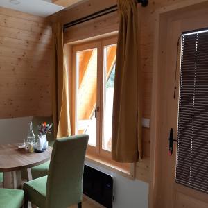 Zona d'estar a Holiday Home Ella Mokra Gora - Apartman Ella