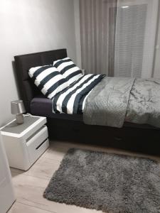 Llit o llits en una habitació de Apartament Skarbowa 1