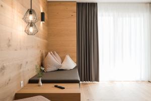 Łóżko lub łóżka w pokoju w obiekcie Park Hotel Villa Etschland