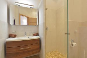 A bathroom at Appartements Linda