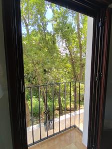 A balcony or terrace at Casa Cueva Un Rincón en la Roca