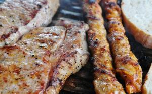 a group of chickens and bread on a grill at Agriturismo Green Valley in Cene