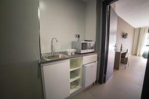Kuchyňa alebo kuchynka v ubytovaní Apartamentos Santa Clara