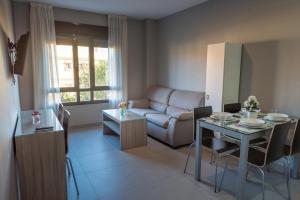 Posedenie v ubytovaní Apartamentos Santa Clara