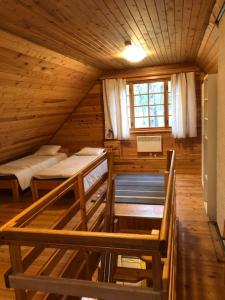 Letto o letti in una camera di Meelste puhkemajad Tahkunas- Sõnn ja Lõvi