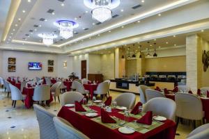 Restoran või mõni muu söögikoht majutusasutuses Admas Grand Hotel