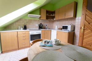 Kuchyňa alebo kuchynka v ubytovaní AIDA Sport Apartman