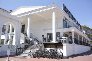 a white building with bikes parked outside of it at Northdoor Hotel in Amasra