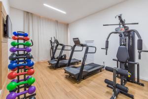 a gym with several treadmills and exercise bikes at Bristol Guararapes Fortaleza Centro de Eventos in Fortaleza
