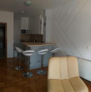 Kuchyňa alebo kuchynka v ubytovaní Apartman Jelacic Vinkovci