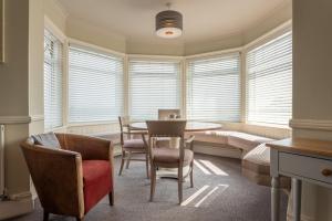 A seating area at Botany Bay Hotel 