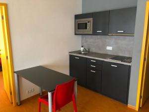 Kuchyň nebo kuchyňský kout v ubytování Office Apartments