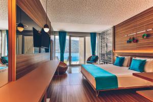 Postel nebo postele na pokoji v ubytování Carine Hotel Kumbor Superior