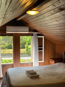 a bedroom with a bed with two towels on it at HMG Morada & Chalet - Centro histórico in Petrópolis