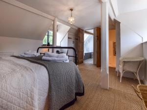 Llit o llits en una habitació de Browns Cottage