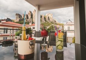 Зображення з фотогалереї помешкання Meteora 360 apartment у Каламбаці