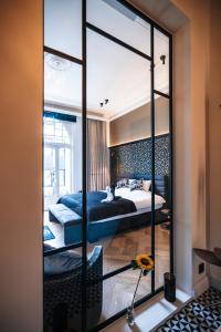 a bedroom with a bed and a mirror at Lit d'Art Exclusive Boutique Hotel in Antwerp