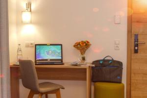 TV a/nebo společenská místnost v ubytování Hotel Landgasthof Lell