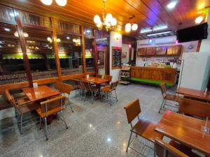 Restoran ili drugo mesto za obedovanje u objektu Riverfront Hotel Mukdahan