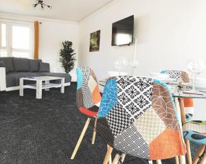 a living room with a table and chairs at Toothbrush Apartments - Central Ipswich - Nr Train Station in Ipswich