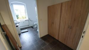 Ein Badezimmer in der Unterkunft Zimmervervietung Bei Lachajczyk