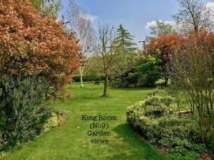 a garden with a sign that reads king room ga garden views at Woodpaddock Bed & Breakfast in March