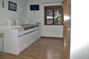 A television and/or entertainment centre at Apartamento en Baqueira a 100 metros de la telecabina