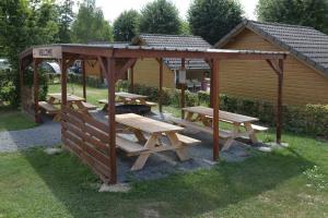 Zahrada ubytování Basic vakantiehuisje op val d'Or + 7 fotografií