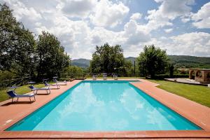 Bazén v ubytování Agriturismo L'Incrociata nebo v jeho okolí