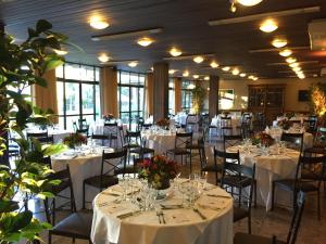 Um restaurante ou outro lugar para comer em Samuara Hotel Caxias do Sul